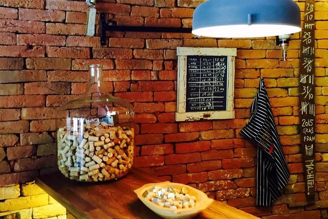Craft Gin and exclusive brandies in unique distillery - Modern distillery vibe in a local setting: comfort and atmosphere