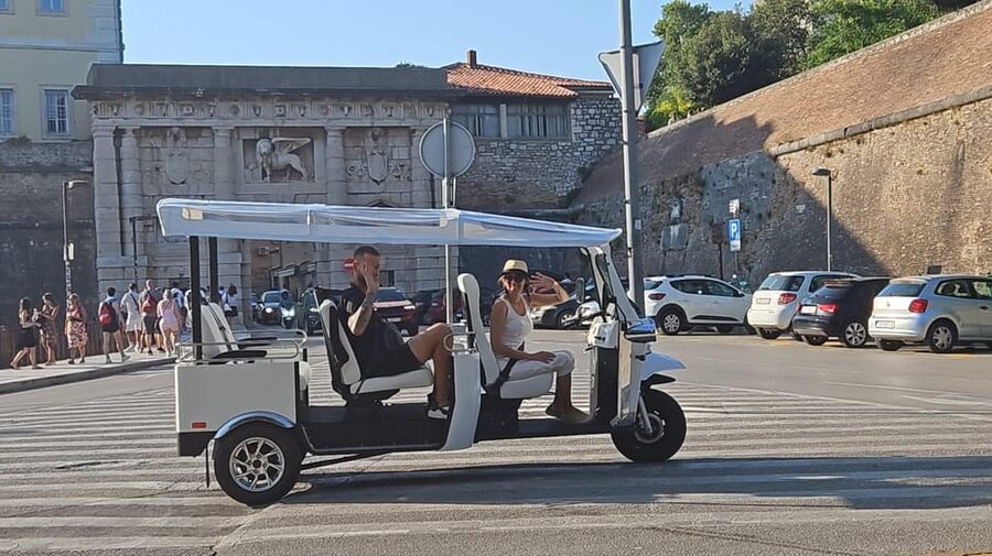 Eco tuk tuk Highlights of Zadar - Land Gate and Bedemi: Fortifications, Photo Points, and Quick Stops