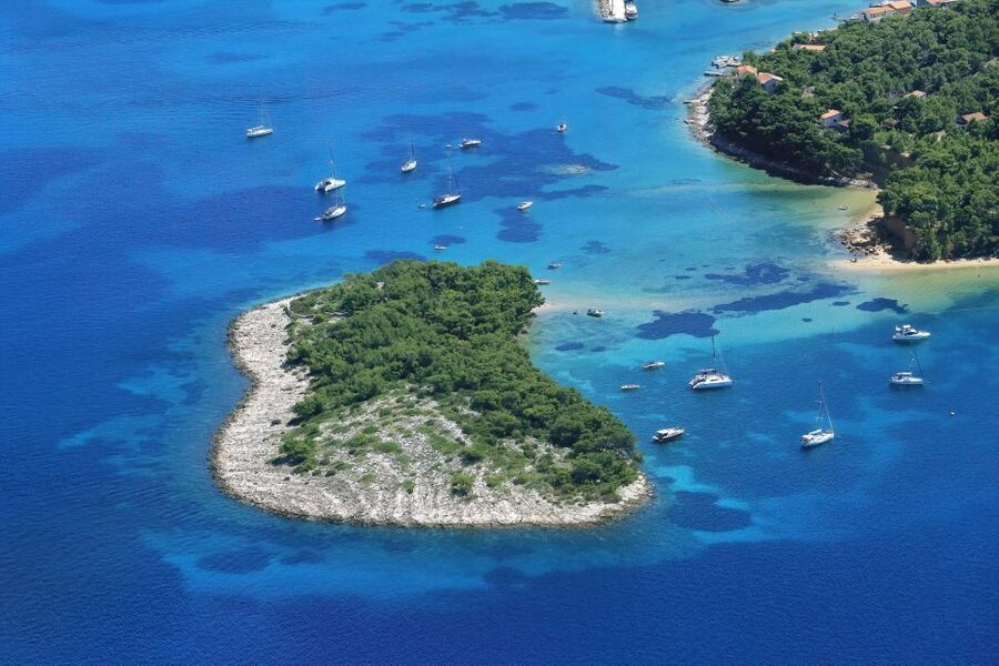 From Biograd: Golden Island of Vrgada Trip with Lunch - Lunch onboard: what’s included and where to set expectations