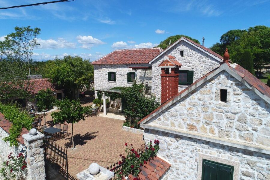 From Biograd: Wine and Olive Oil Tasting in Ražnjevića Dvori - Key highlights that matter