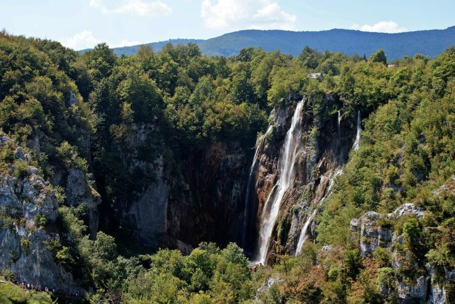 From Zadar: Plitvice Lakes National Park Tour - Morning pickup and the long coach ride: plan for comfort and clarity