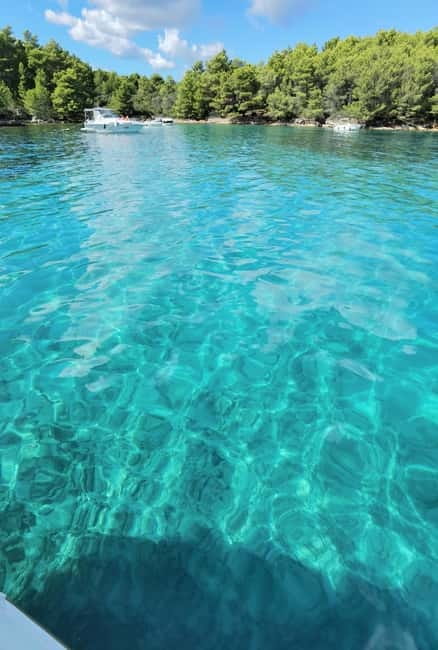 Half-day speedboat trip from Zadar with drinks - Stop in Preko: Coffee, Walking, Swimming, and Snorkeling (75 Minutes)