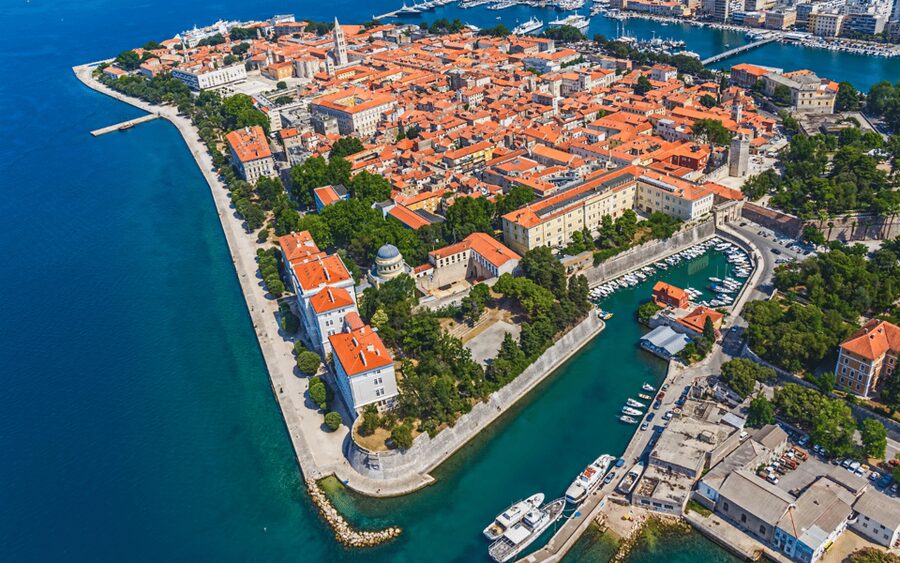 History Walking Group Tour in Old Center of Zadar - St. Donatus Church: The landmark that ties eras together