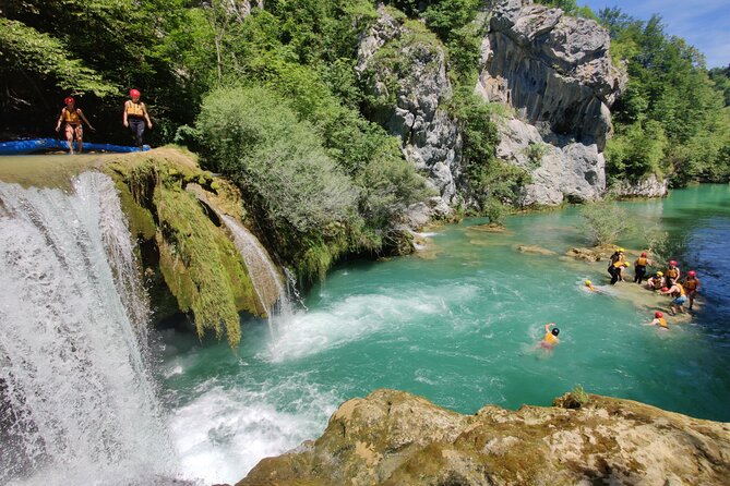 Kayaking Mreznica Waterfalls close to Plitvice Lakes - Gear check: the wetsuit system that keeps you warm