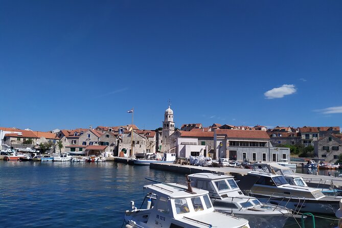 Kayaking to the island Prvić - How long it takes and how the day is paced