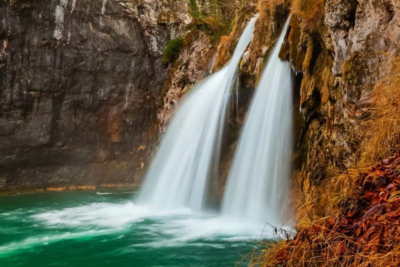 Plitvice Lakes: Guided Walking Tour with Train and Boat Ride - The Lower Lakes vs Upper Lakes choice (3, 6, or 8 hours)