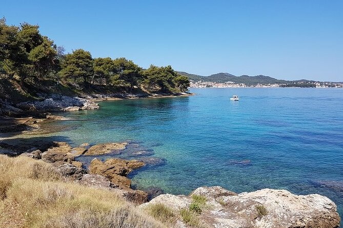 Private Half-Day Boat Tour to nearby Islands in Zadar with Drinks - The boat vibe: traditional wood, masks included, real time to relax