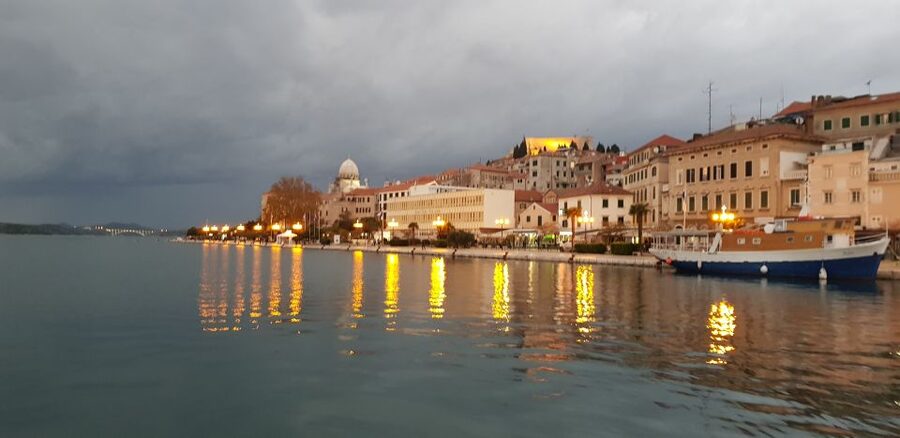 Sibenik: Guided Evening Walking Tour - A night-meets-medieval Šibenik walk in 90 minutes