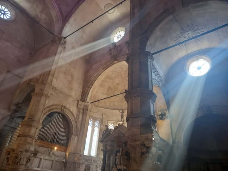 Šibenik: Medieval Night Walking Tour - St. Lawrence Monastery and the Cave Spot in the Old Town
