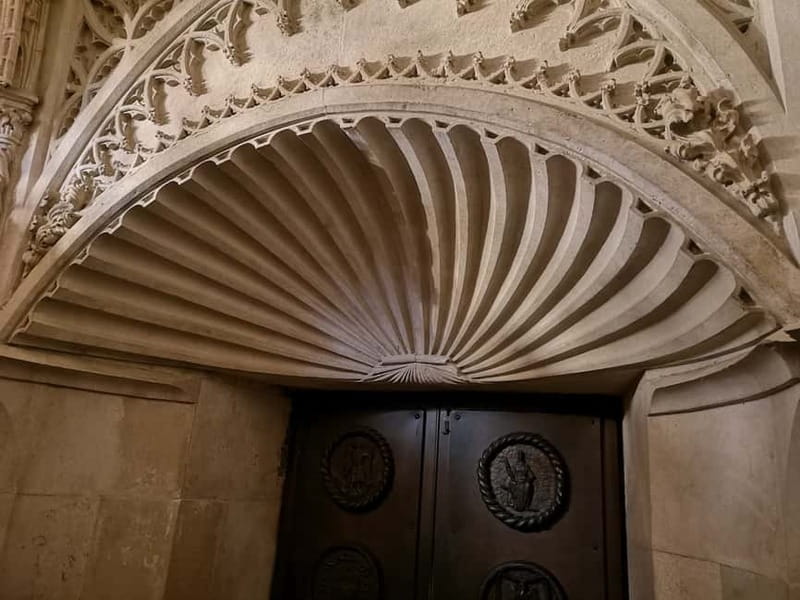 Šibenik: Medieval Night Walking Tour - Column of Shame and Stories of Escape, Fair Cheaters, and Punishment
