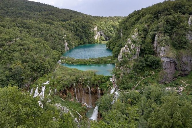 The natural park of Plitvice Lakes transportation, and return to Zadar - Understanding the Plitvice setting: Lika-Senj, Karlovac, and the tufa story