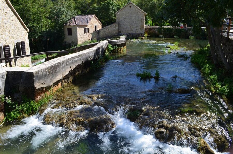 Vodice: Krka Waterfalls National Park Boat Tour - Mussels from the farm: what’s included and what it tastes like