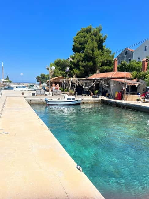 Zadar: 3 Islands SpeedBoat Tour with Snorkeling and Drinks - Stop 1: the out-of-the-way swim and snorkeling bay