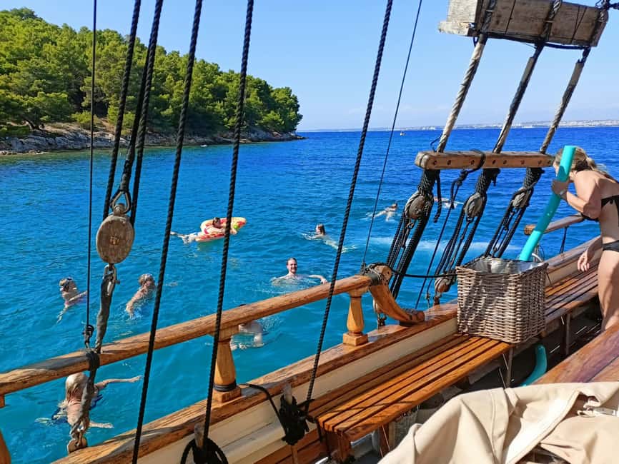Zadar: Boat Tour with Unlimited Wine & 3 Stops - Stop 3: Kali Fishing Village Time and the Srdela Snack Option (45 Minutes)