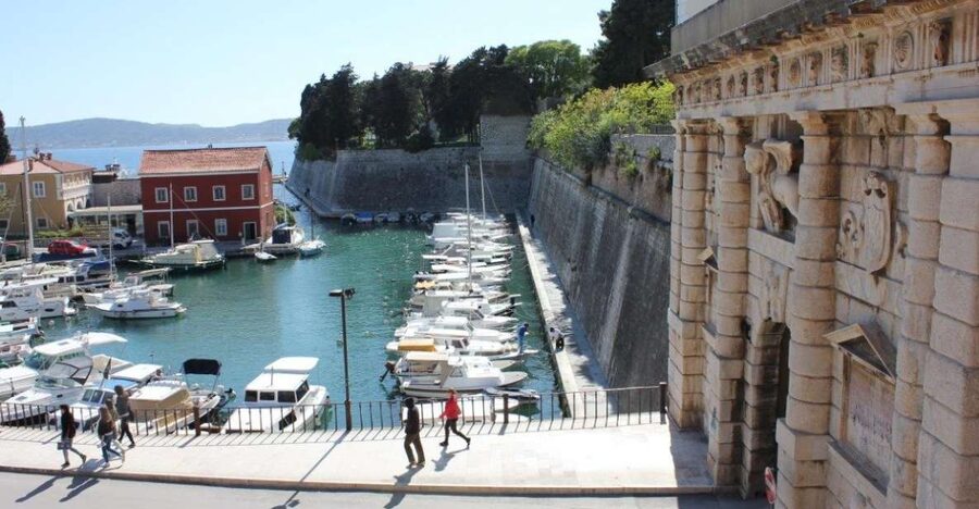 Zadar: E-scooter self guided tour - Pickup, briefing, and what to expect before you ride
