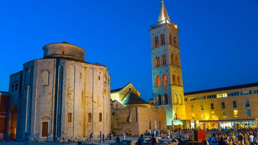 Zadar: Evening Walking Tour of the Old Town - Kalelarga and the Forum: the spine of the Old Town