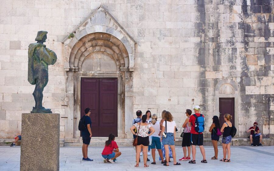 Zadar: Guided City Walking Tour - Kalelarga and People’s Square: where Zadar’s daily rhythm shows