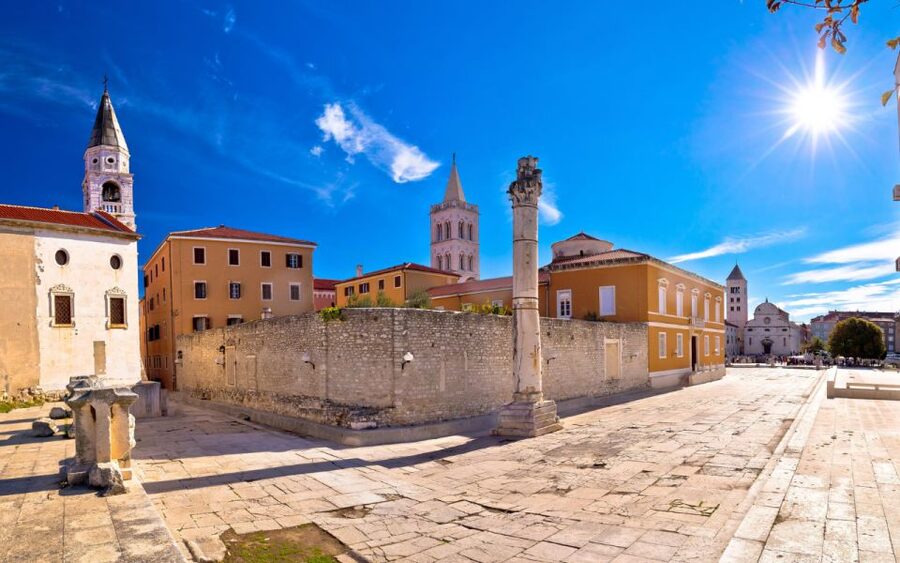 Zadar: Guided Old Town History Walking Tour - St. Donatus Church and St. Anastasia’s Cathedral: Religion, Art, and Identity