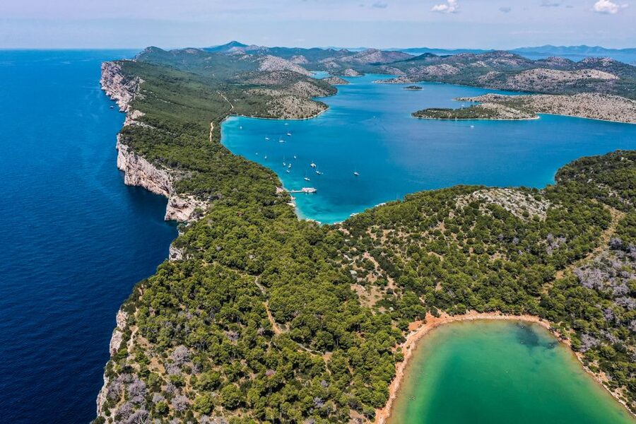 Zadar: Kornati and Telašćica Full-Day Boat Trip with Lunch - Lunch, wine, and onboard drinks: good fuel, simple meals