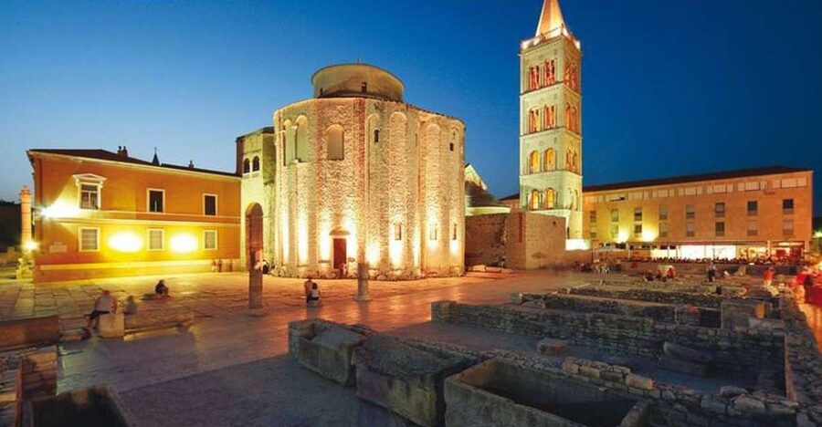 Zadar: Old Town Evening Group Guided Walking Tour - Old Town on the Peninsula: Walls, Parks, and the Main-Stop Loop