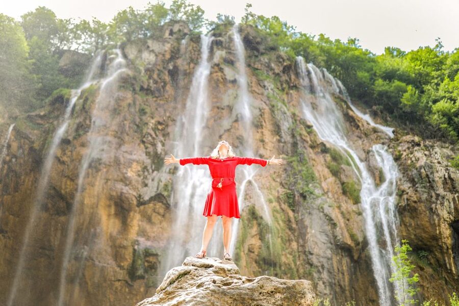 Zadar: Plitvice Lakes Full-Day Guided Tour with a Boat Ride - Kozjak Lake electric boat ride: the break your legs will thank you for