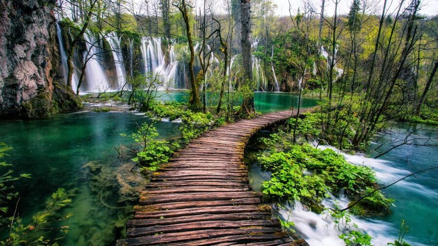 Zadar: Plitvice Lakes Guided Day Tour with Tickets - From Zadar Office to Plitvice: The Morning Bus Setup