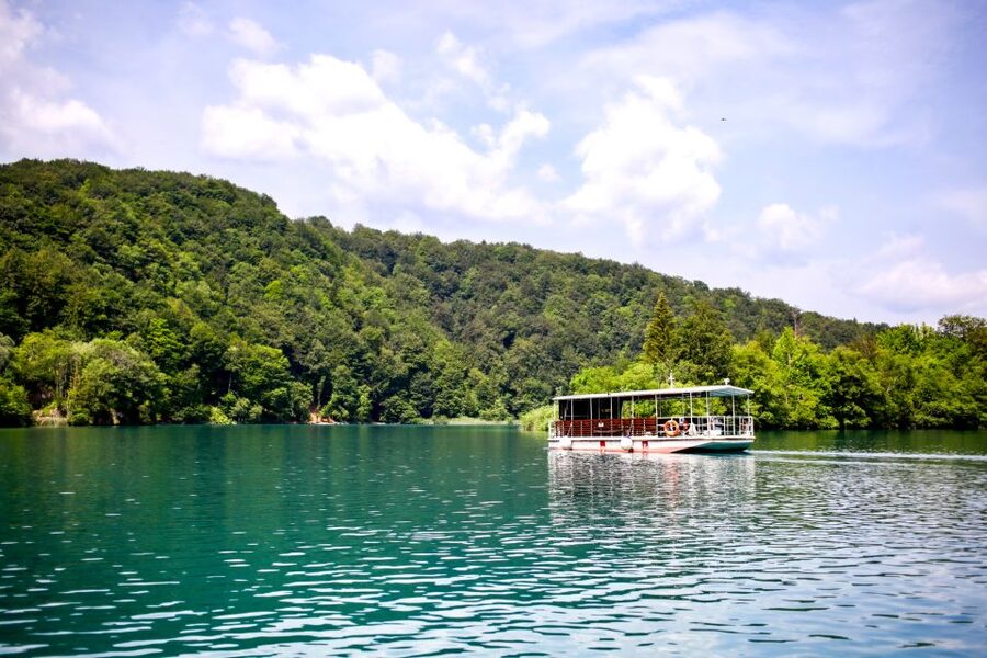 Zadar: Plitvice Lakes with Boat Ride and Zadar Old Town Tour - Plitvice Lakes National Park: how the waterfalls day actually flows
