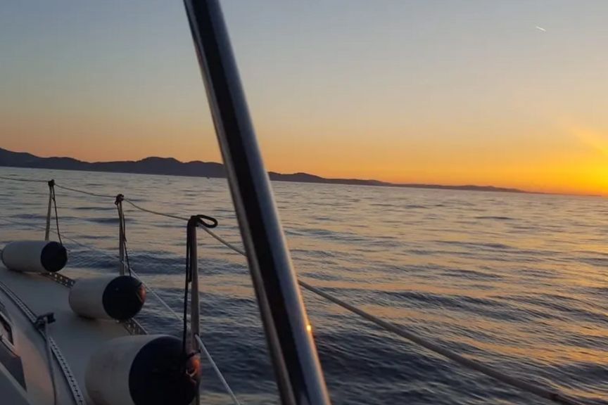 Zadar: Private Sunset Sailboat Tour with Drinks - Sailing the Zadar Channel: Wind, Water Views, and Old-Town Vibes