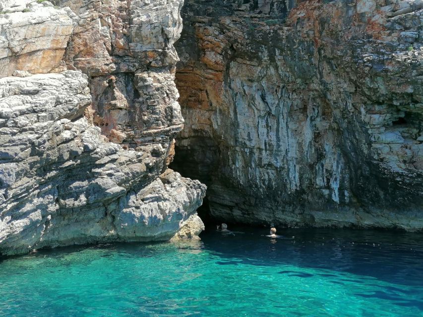 Zadar: Sakarun Bay, Golubinka Cave & Veli Žal Speedboat Tour - Lagnići shipwreck stop: snorkeling with an actual story