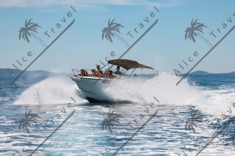 Zadar: Speedboat Escapade 3 stops & Snorkeling & Local Wine - Wine onboard and the local skipper effect