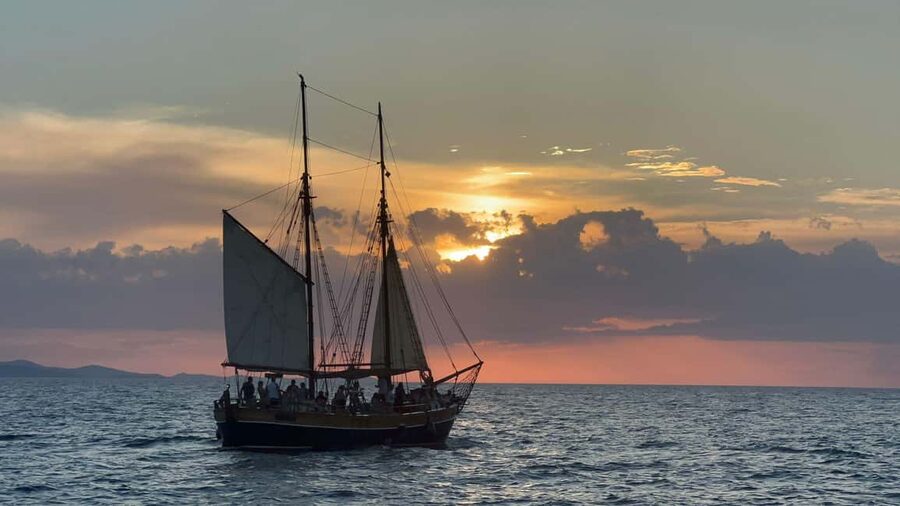 Zadar: Sunset Cruise on Traditional Boat with Wine - Timing, Crowds, and Getting the Best Light